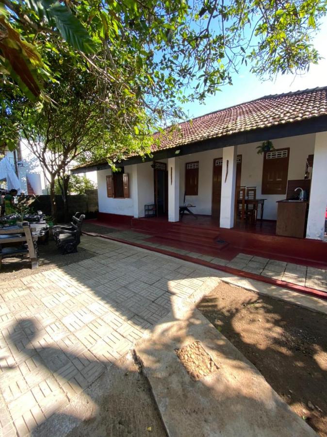 Ami place Hikkaduwa Buitenkant foto