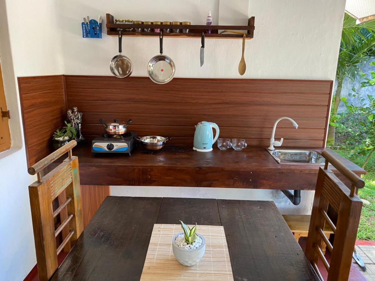 Ami place Hikkaduwa Buitenkant foto