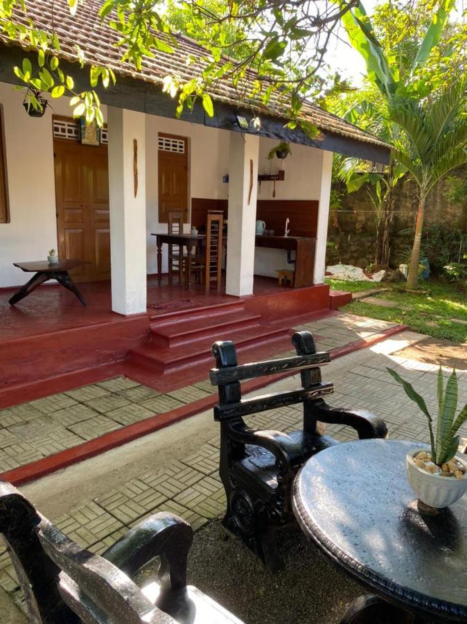 Ami place Hikkaduwa Buitenkant foto