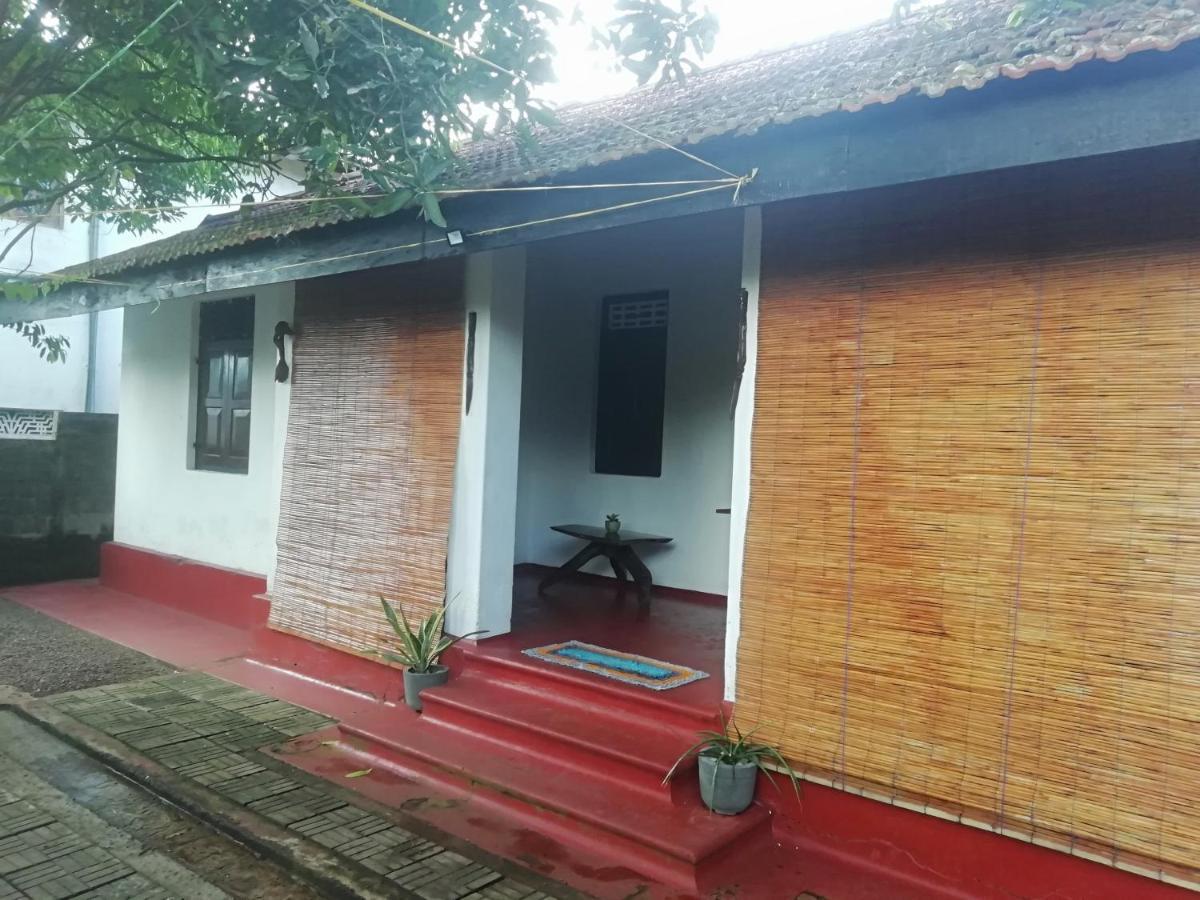 Ami place Hikkaduwa Buitenkant foto