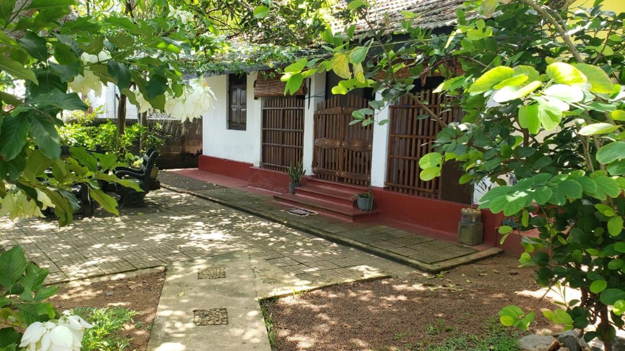 Ami place Hikkaduwa Buitenkant foto