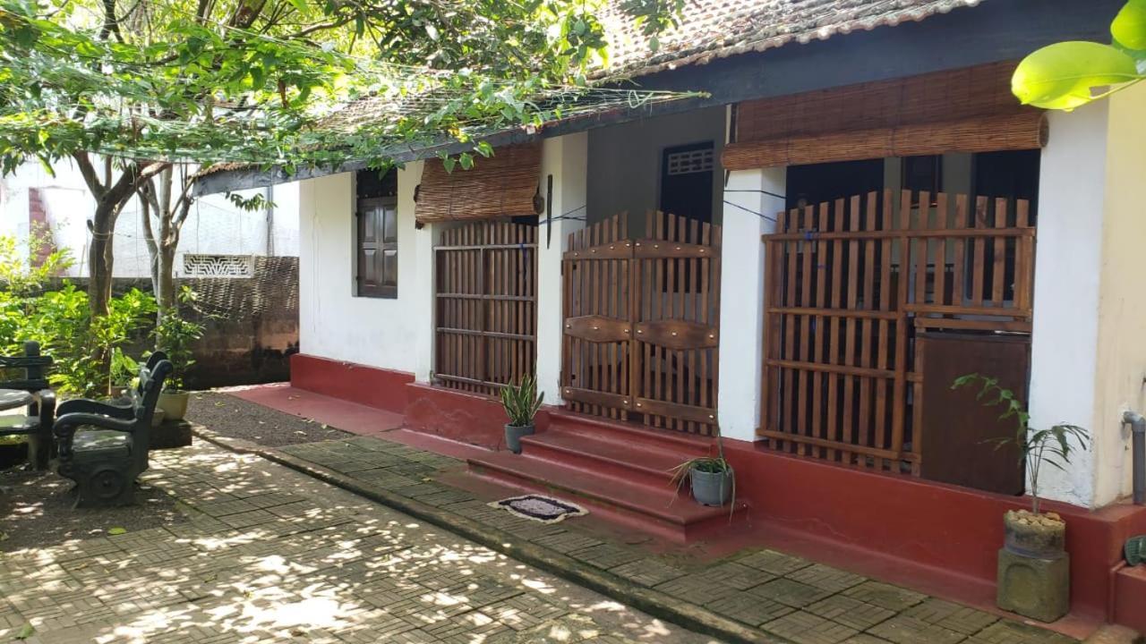 Ami place Hikkaduwa Buitenkant foto