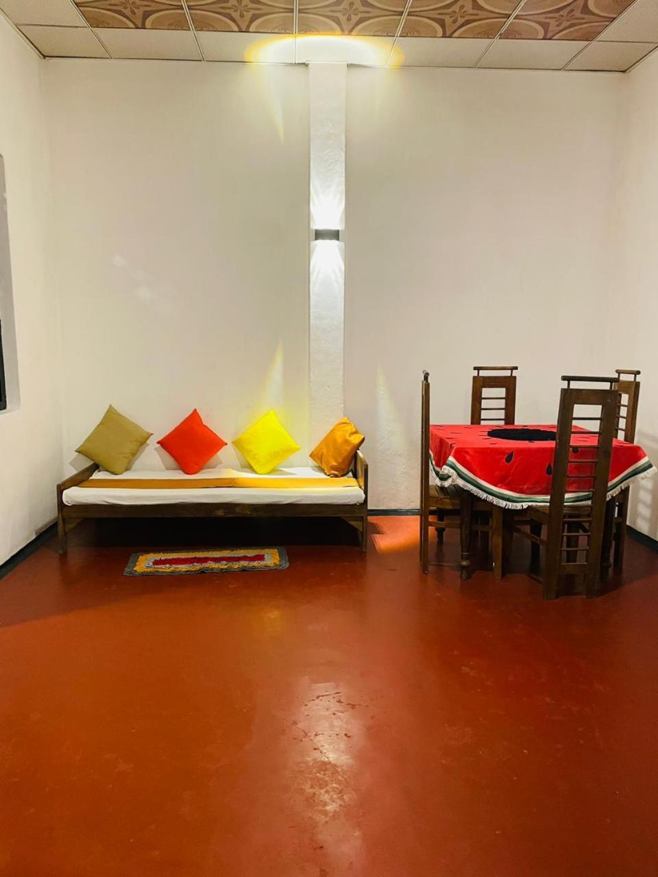 Ami place Hikkaduwa Buitenkant foto