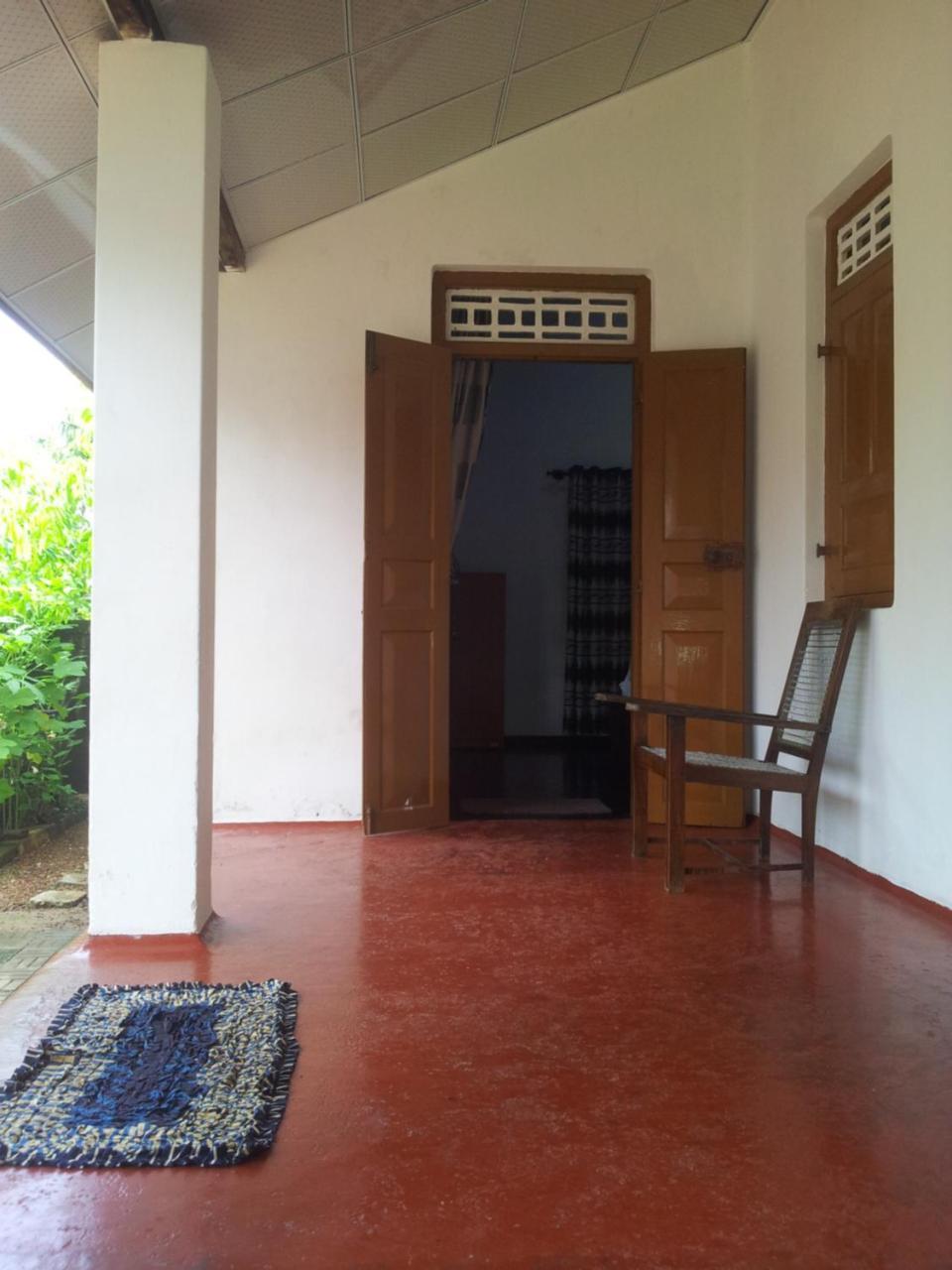 Ami place Hikkaduwa Buitenkant foto