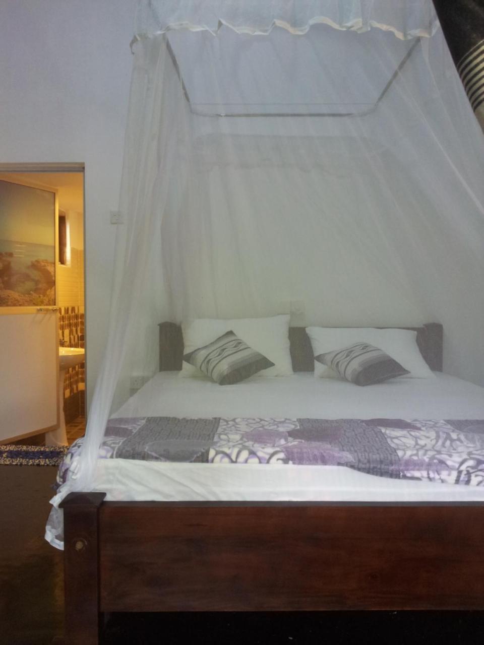 Ami place Hikkaduwa Buitenkant foto
