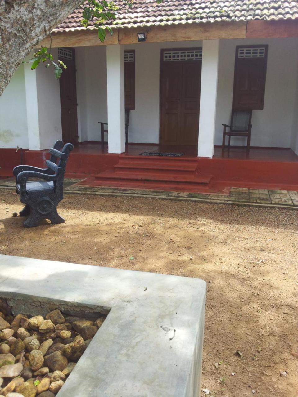 Ami place Hikkaduwa Buitenkant foto
