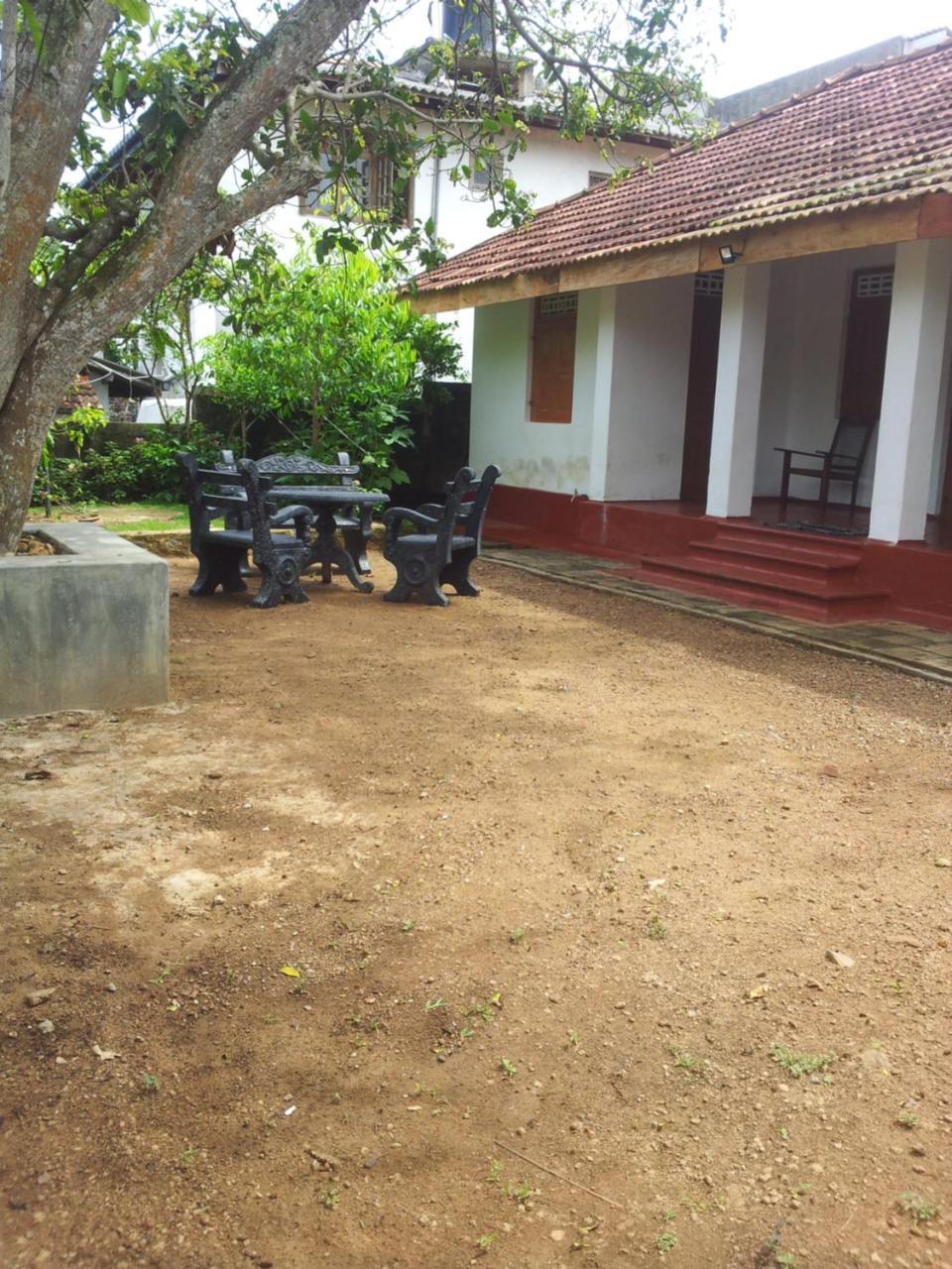 Ami place Hikkaduwa Buitenkant foto